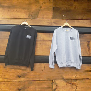 Crew neck sweatshirt with embroidered Quayle's logo